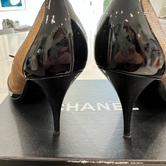CHANEL 2006 karl lagerfeld collection gold & black patent leather pumps IT 40.5 - Picture 6 of 11